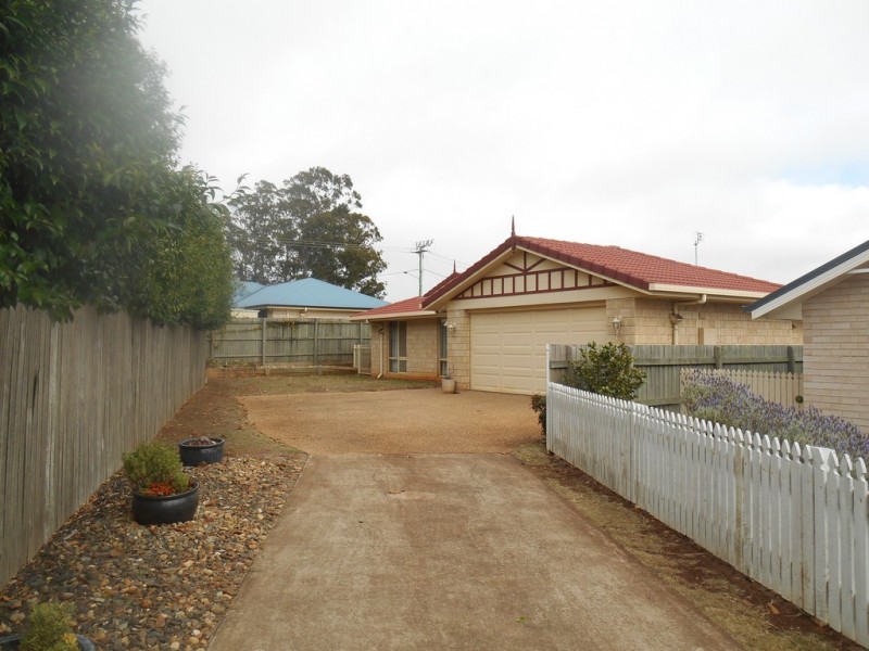 40 CALYPSO CRESCENT, Middle Ridge QLD 4350