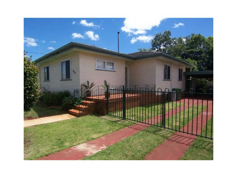 209 North Street, Rockville QLD 4350