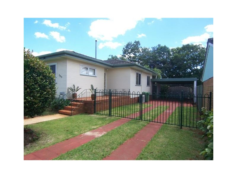 209 North Street, Rockville QLD 4350