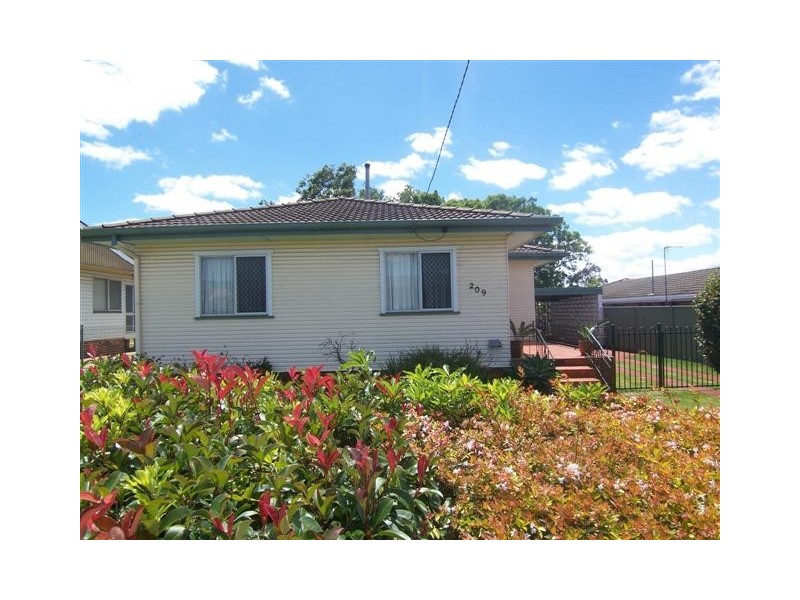 209 North Street, Rockville QLD 4350