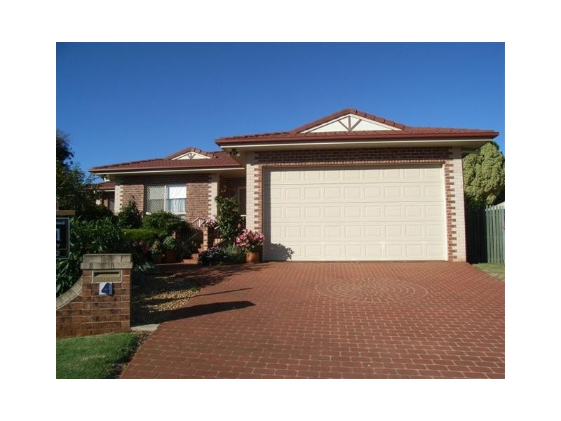 4 Poinsettia Court, Middle Ridge QLD 4350