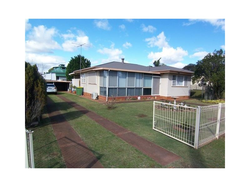12 Barah St, Wilsonton QLD 4350