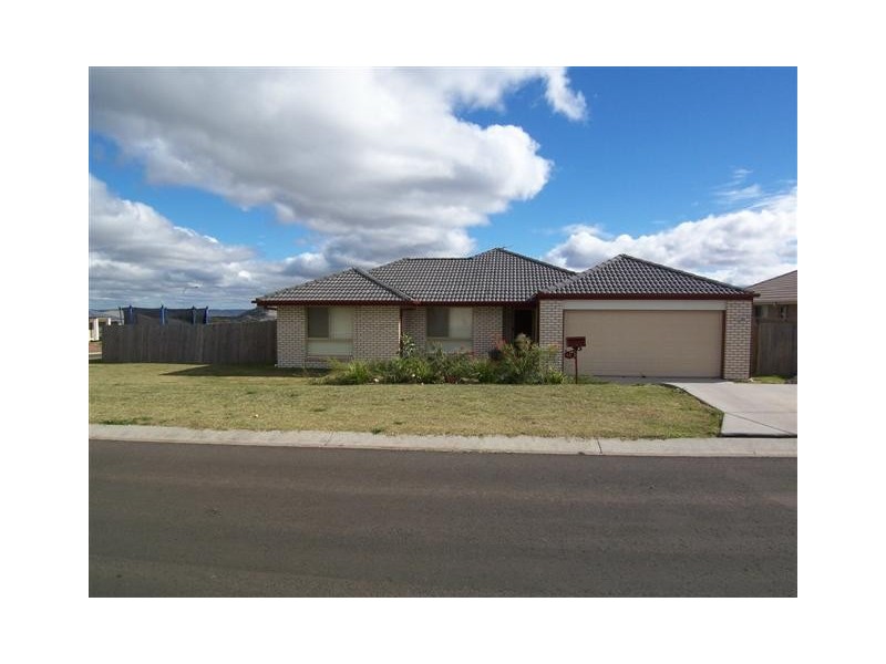 19 Wareena Cresent, Glenvale QLD 4350
