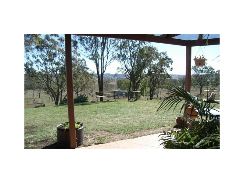 5 Pedersen, Cranley QLD 4350