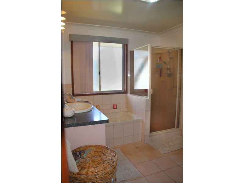 32 REDLANDS DRIVE, Gowrie Junction QLD 4352