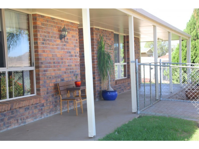 32 REDLANDS DRIVE, Gowrie Junction QLD 4352