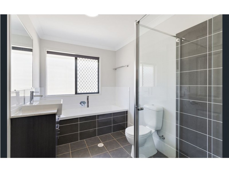 1and2/1B Llewellyn Street, Centenary Heights QLD 4350