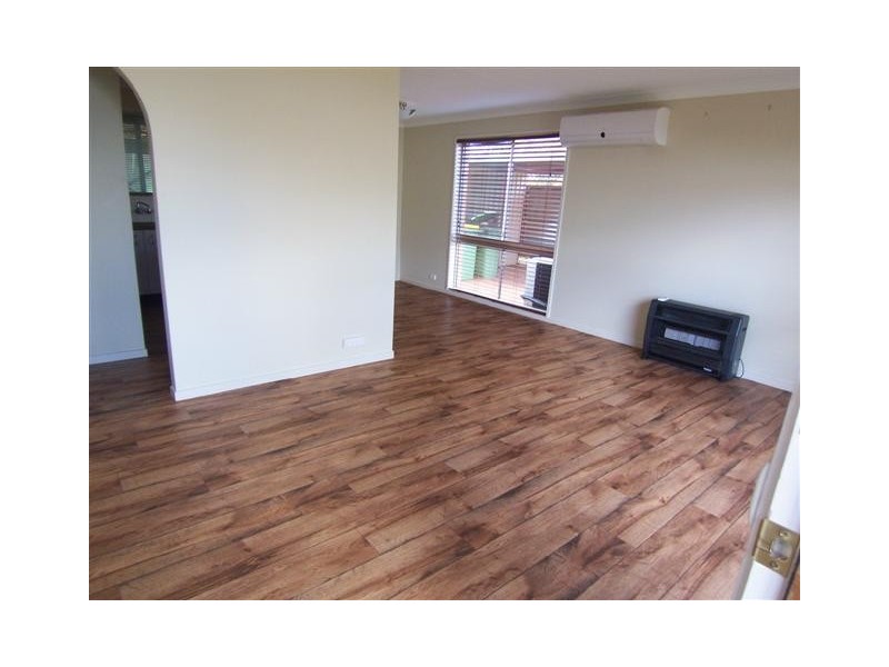 33 Hinkler Cres, Wilsonton QLD 4350