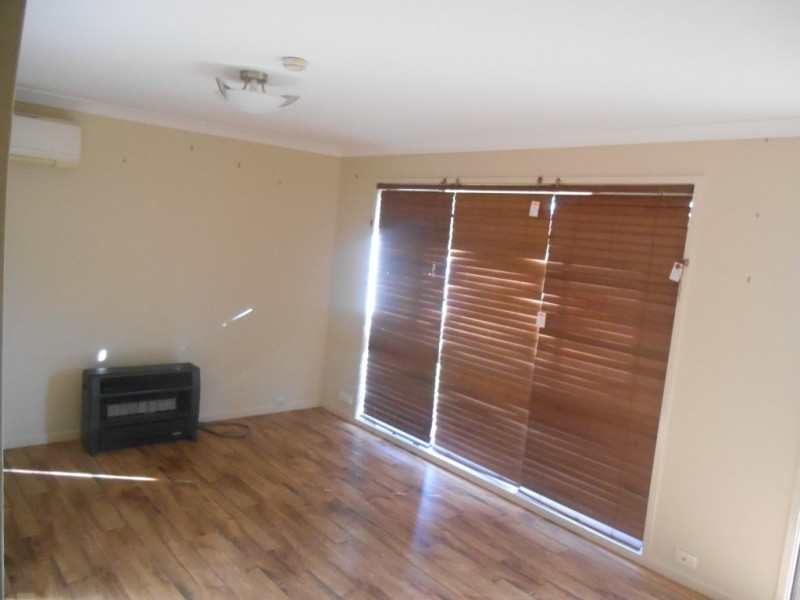 33 Hinkler Cres, Wilsonton QLD 4350