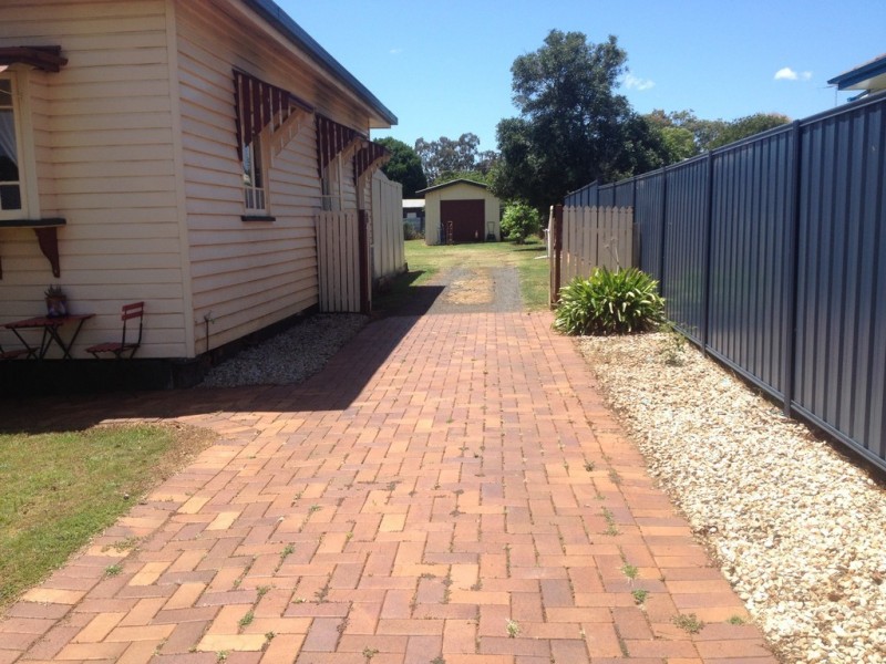 12 Berry Street, Wilsonton QLD 4350