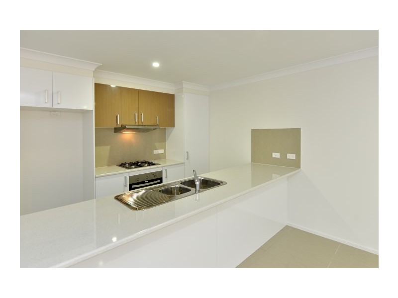 1/6 Rubie Court, Westbrook QLD 4350