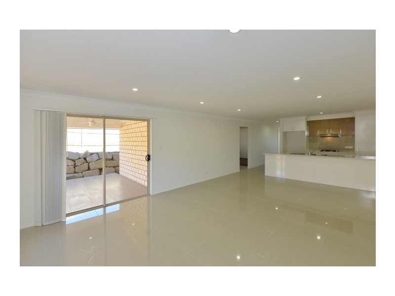 1/6 Rubie Court, Westbrook QLD 4350