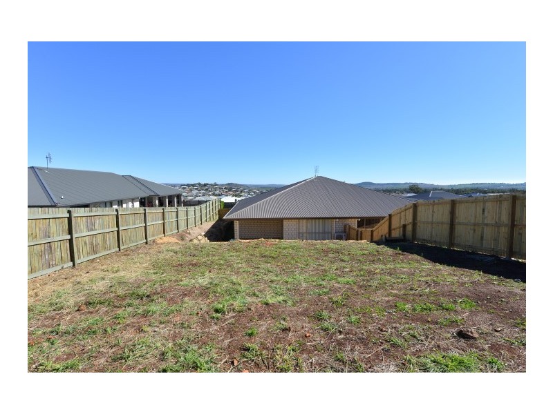 1/6 Rubie Court, Westbrook QLD 4350