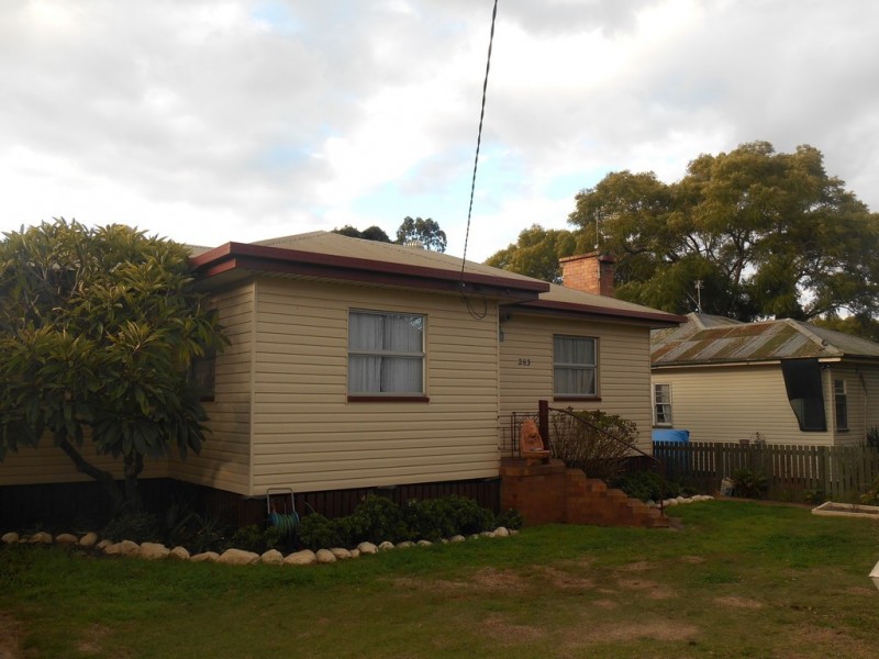 283 James Street, Newtown QLD 4350