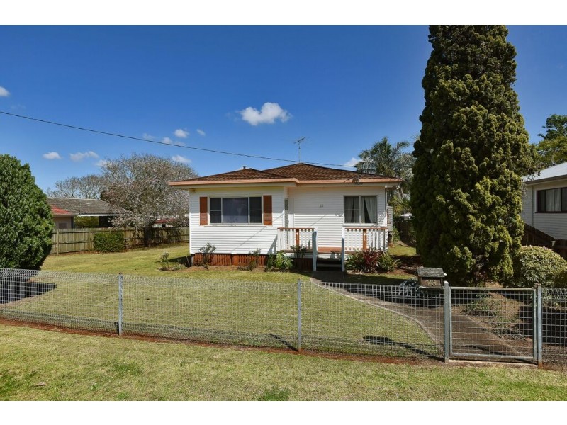 23 Mcintyre Street, Centenary Heights QLD 4350