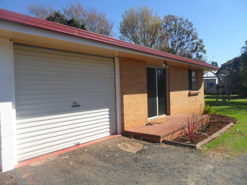 2/11 Wombyra Street, Newtown QLD 4350