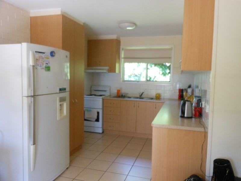 2/11 Wombyra Street, Newtown QLD 4350