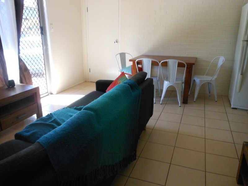 2/11 Wombyra Street, Newtown QLD 4350