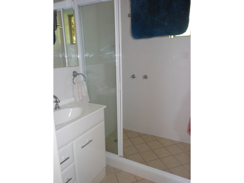 2/11 Wombyra Street, Newtown QLD 4350