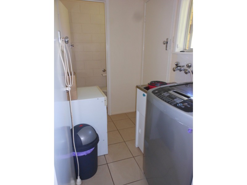 2/11 Wombyra Street, Newtown QLD 4350