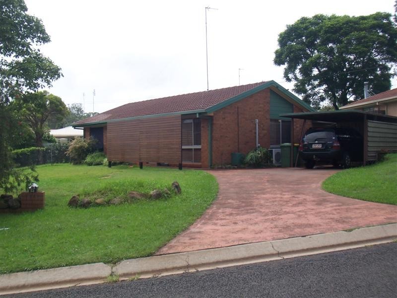 33 Hinkler Cres, Wilsonton QLD 4350