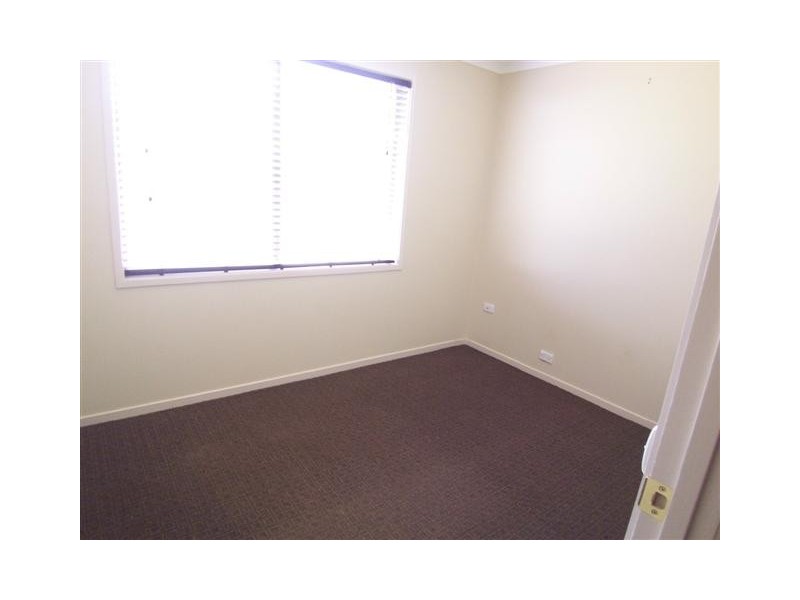 33 Hinkler Cres, Wilsonton QLD 4350