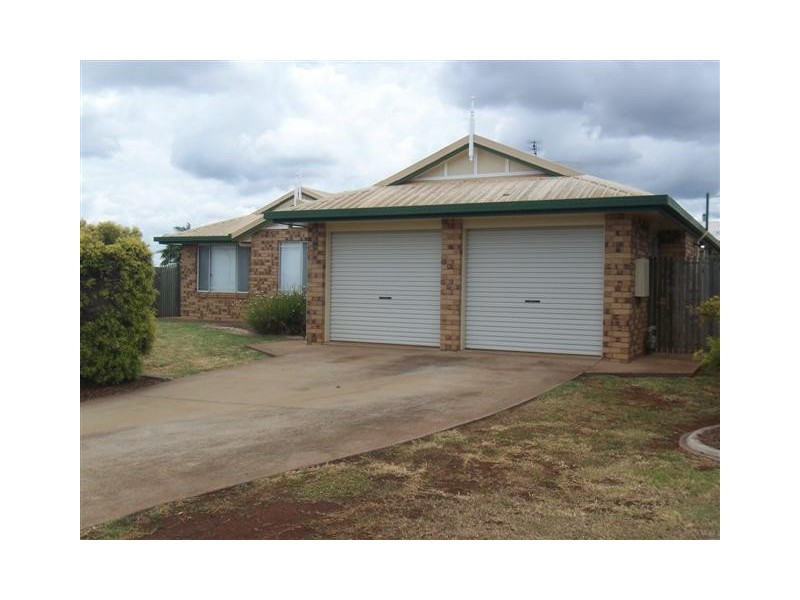 11 Gainsborough Drive, Glenvale QLD 4350