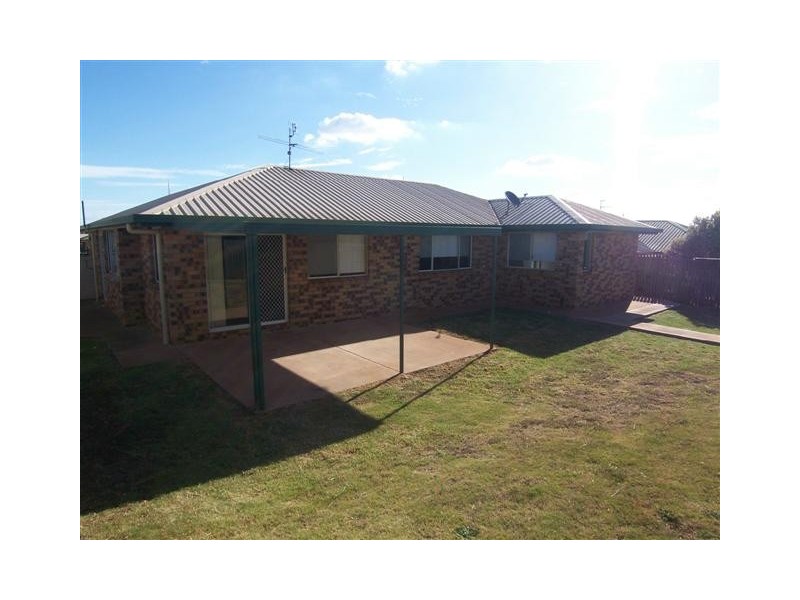 11 Gainsborough Drive, Glenvale QLD 4350