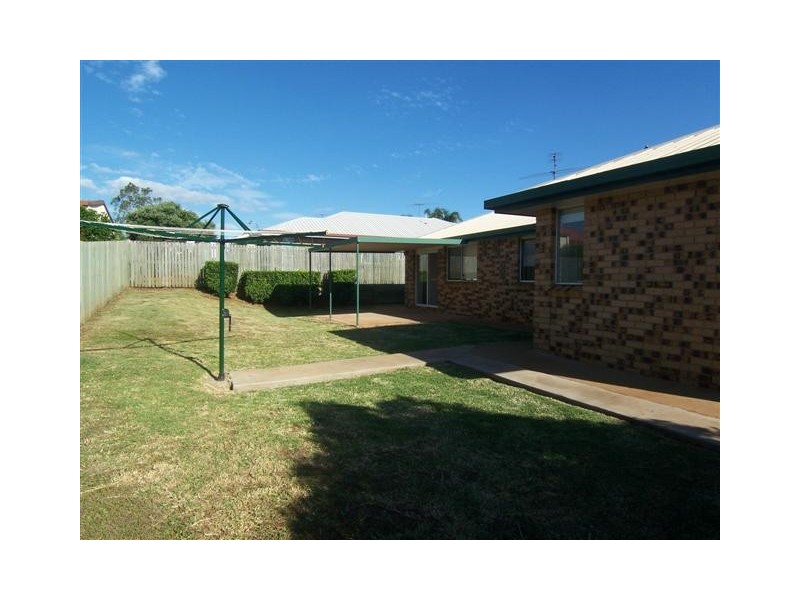 11 Gainsborough Drive, Glenvale QLD 4350
