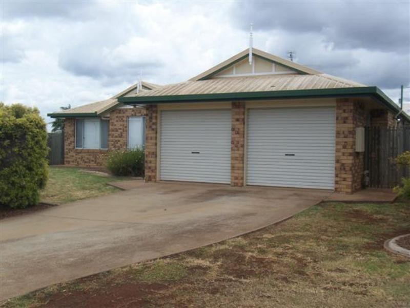 11 Gainsborough Drive, Glenvale QLD 4350