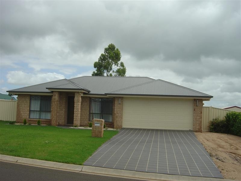 17 Whitman Street, Westbrook QLD 4350