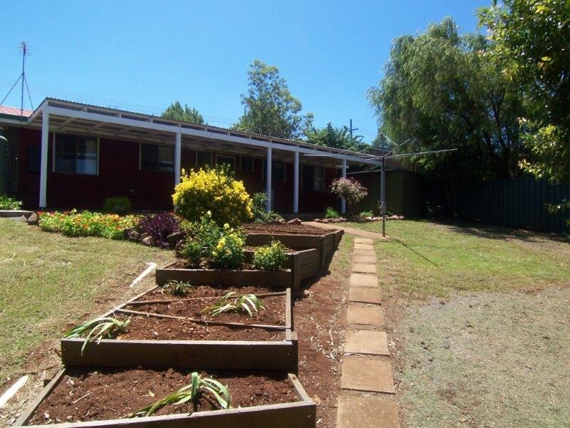 12 McWilliam Street, Wilsonton Heights QLD 4350