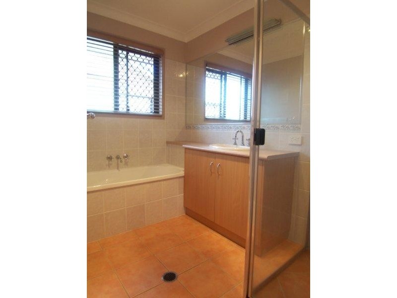 18 Patron  Cresent, Glenvale QLD 4350