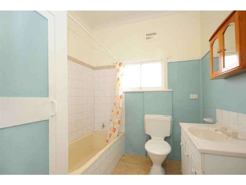 6a Lendrum Street, Newtown QLD 4350