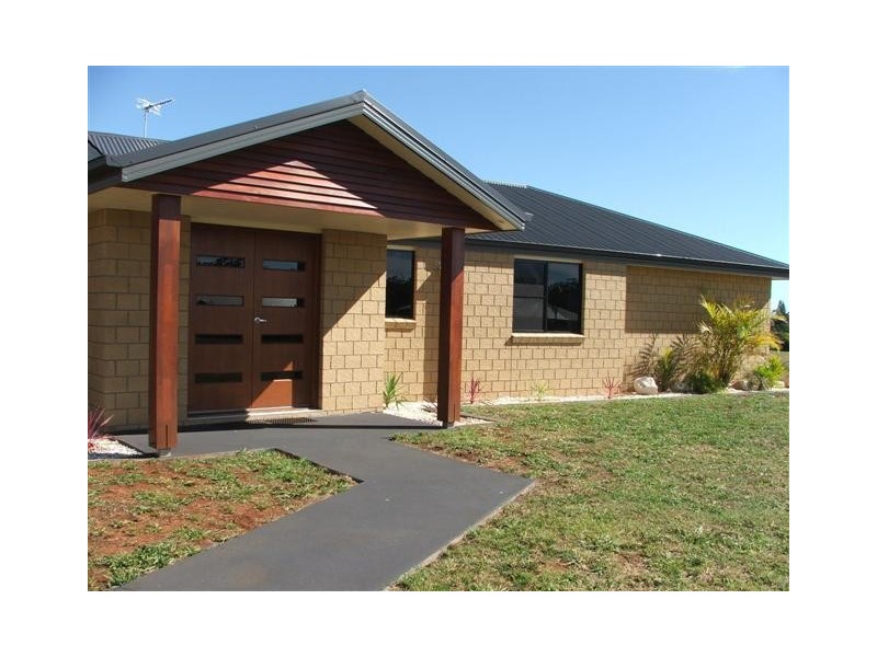 9 Somerset Crescent, Highfields QLD 4352