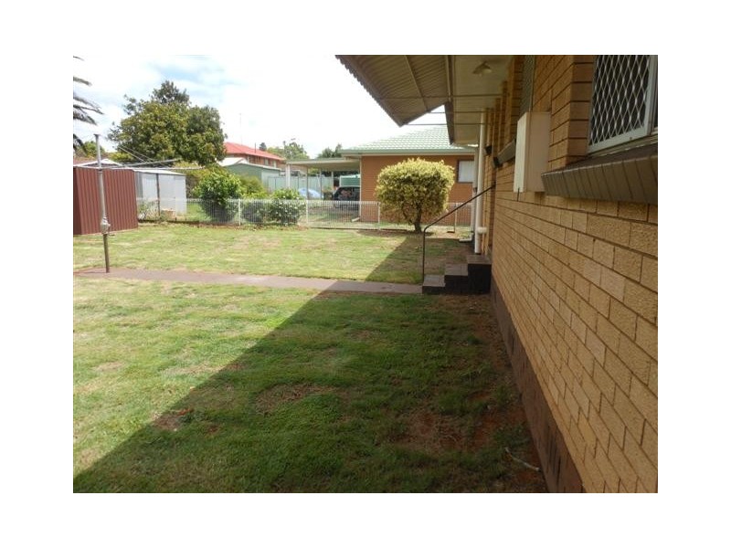23 Sampson Street, Wilsonton QLD 4350