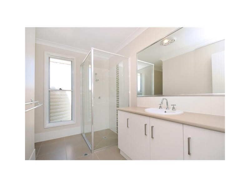 17 Opperman Street, Kearneys Spring QLD 4350