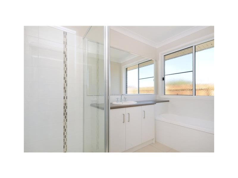 17 Opperman Street, Kearneys Spring QLD 4350