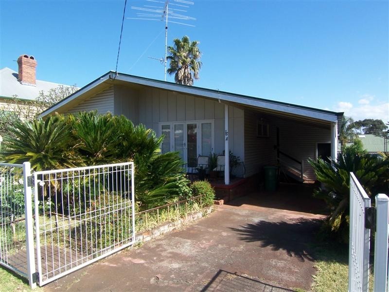 16A Gentle Street, Mount Lofty QLD 4350