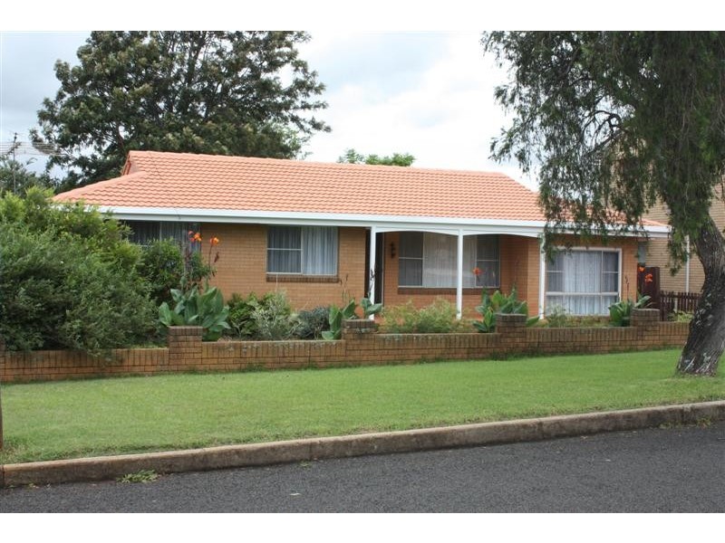 12 Sardon Street, Centenary Heights QLD 4350