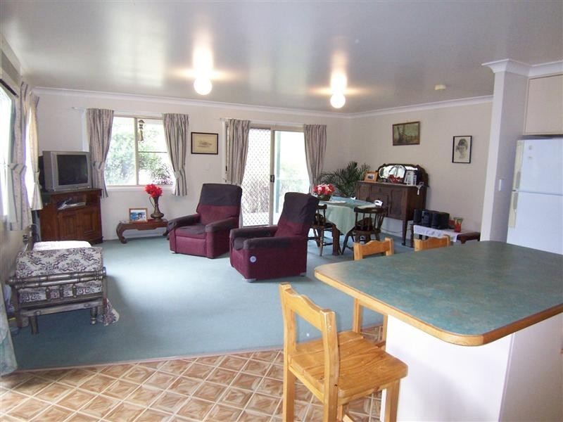 2 CHEETHAM STREET, Cecil Plains QLD 4407