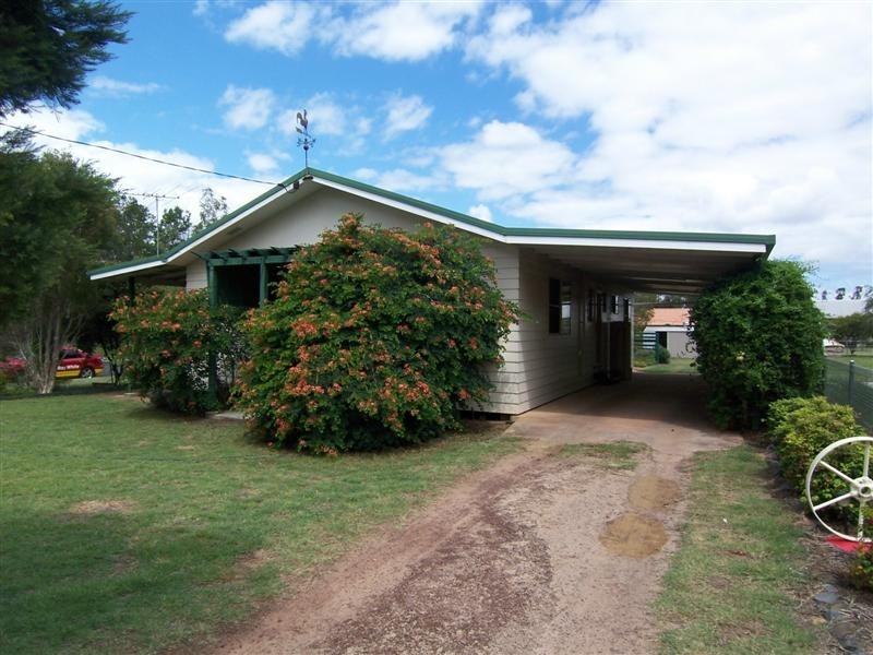 2 CHEETHAM STREET, Cecil Plains QLD 4407