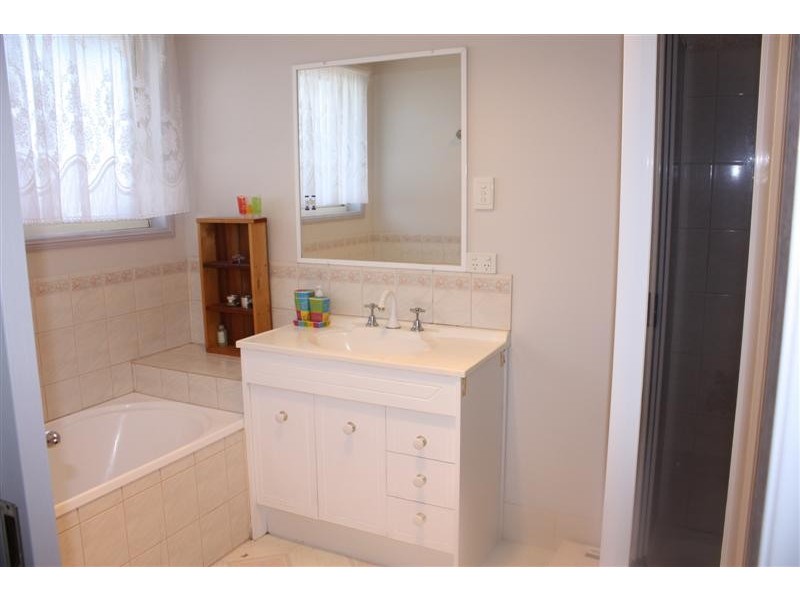 11 Stratford Drive, Wyreema QLD 4352