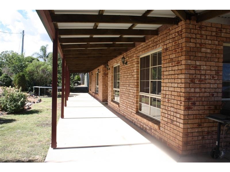 11 Stratford Drive, Wyreema QLD 4352