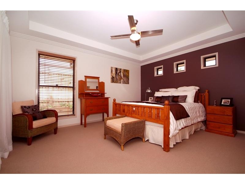 16 Banksdale Drive, Middle Ridge QLD 4350