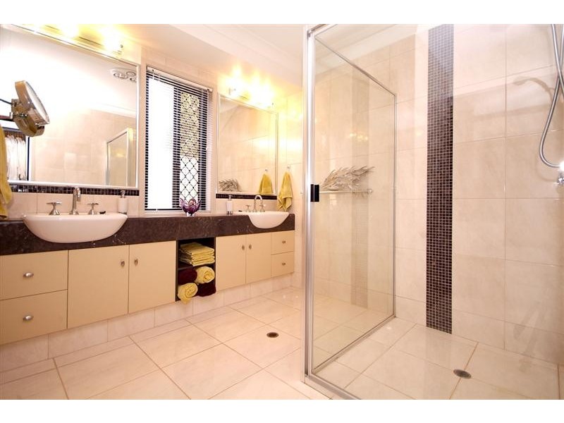 16 Banksdale Drive, Middle Ridge QLD 4350