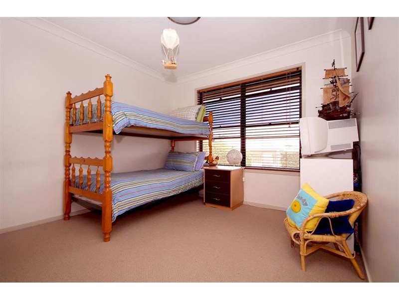 16 Banksdale Drive, Middle Ridge QLD 4350