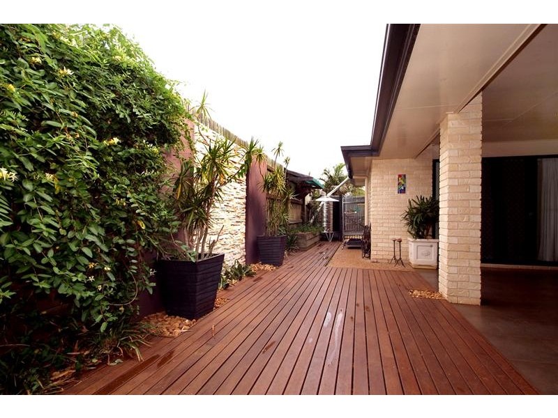 16 Banksdale Drive, Middle Ridge QLD 4350