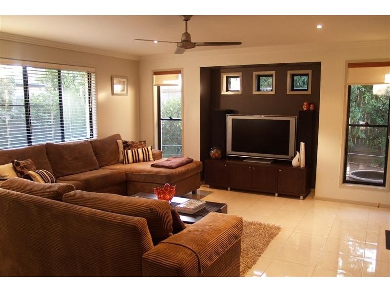 16 Banksdale Drive, Middle Ridge QLD 4350