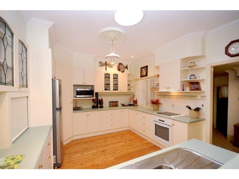 17 Edith Street, Newtown QLD 4350